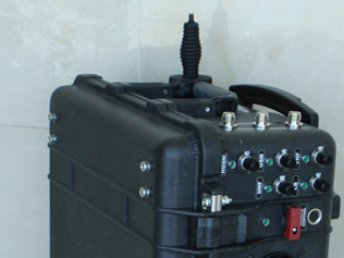 Brouilleur tactique de la mobilité 25Mhz-3800Mhz, brouilleur 350W de signal de puissance élevée de fréquence ultra-haute de VHF